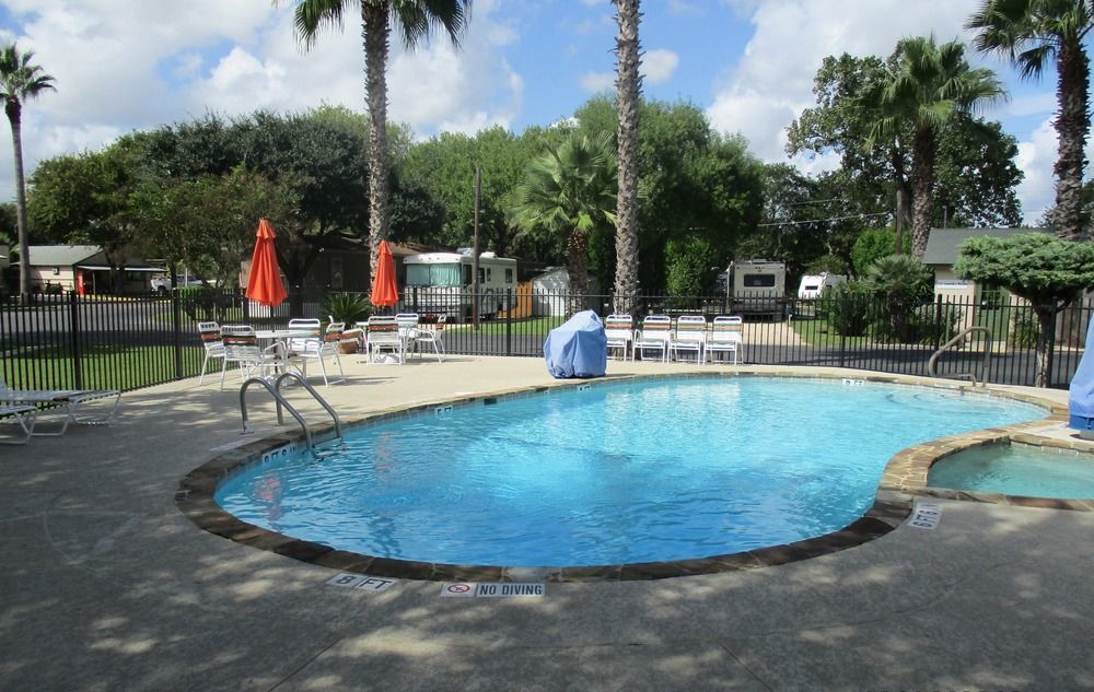 Travelers World Rv Resort San Antonio Extérieur photo