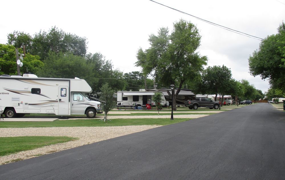 Travelers World Rv Resort San Antonio Extérieur photo